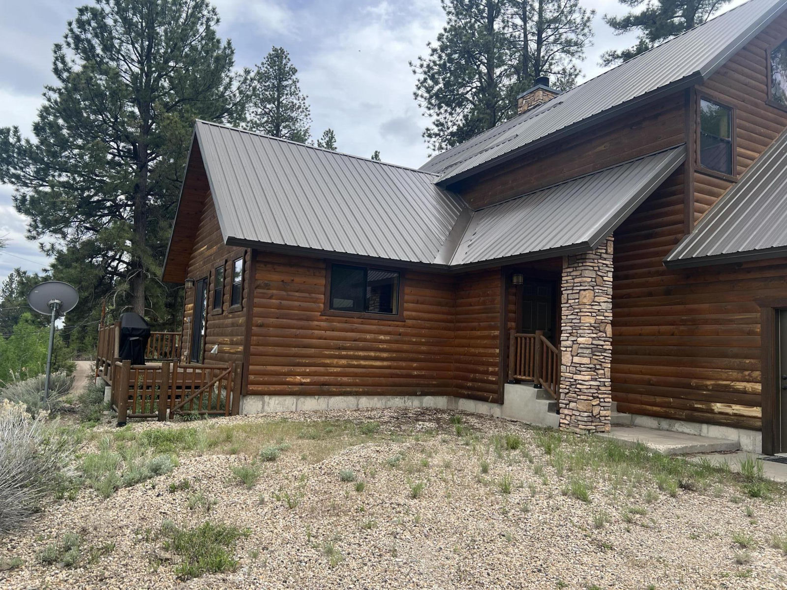 495 N Ipson Creek DR, Panguitch, photo 2 of 33