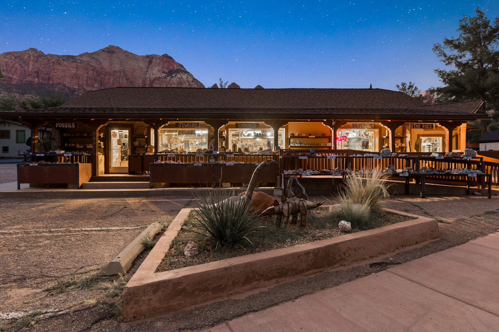 694 ZION PARK Blvd, Springdale, photo 4 of 56