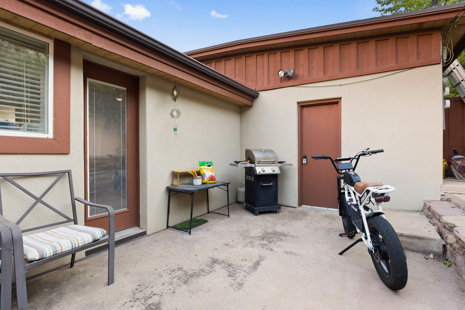 694 ZION PARK Blvd, Springdale, photo 41 of 56