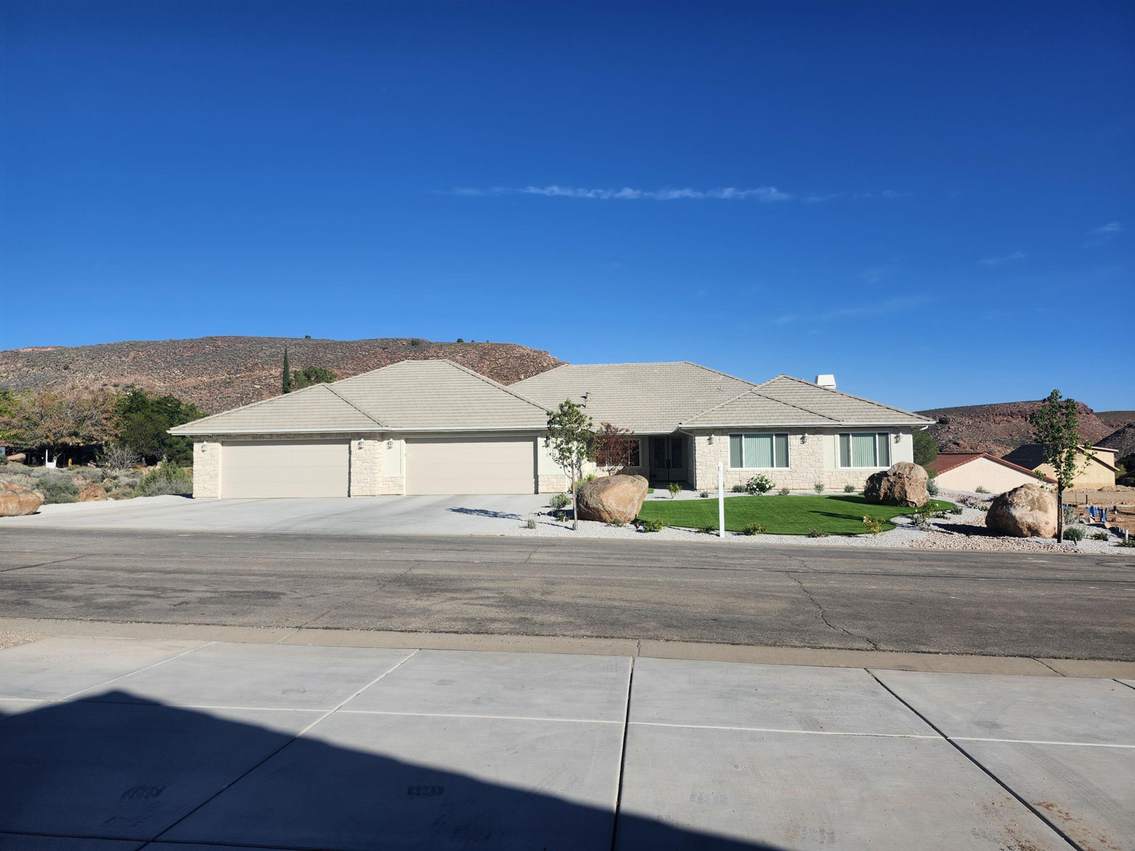 230 Boulder Way, Leeds, photo 1