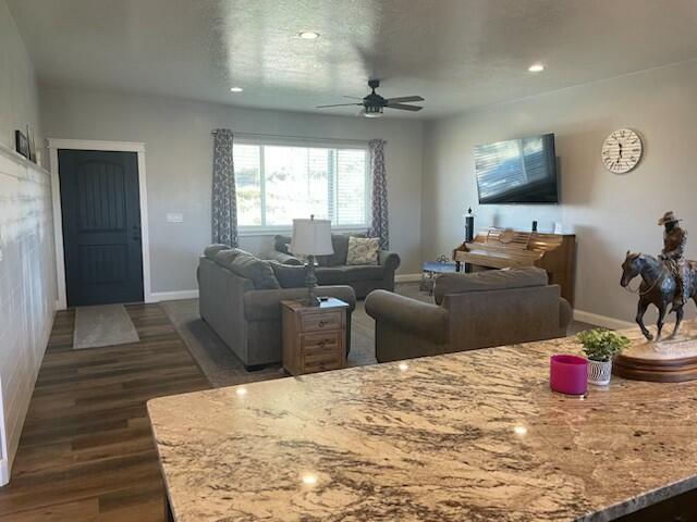 410 S 1200 E, Panguitch, photo 3 of 49