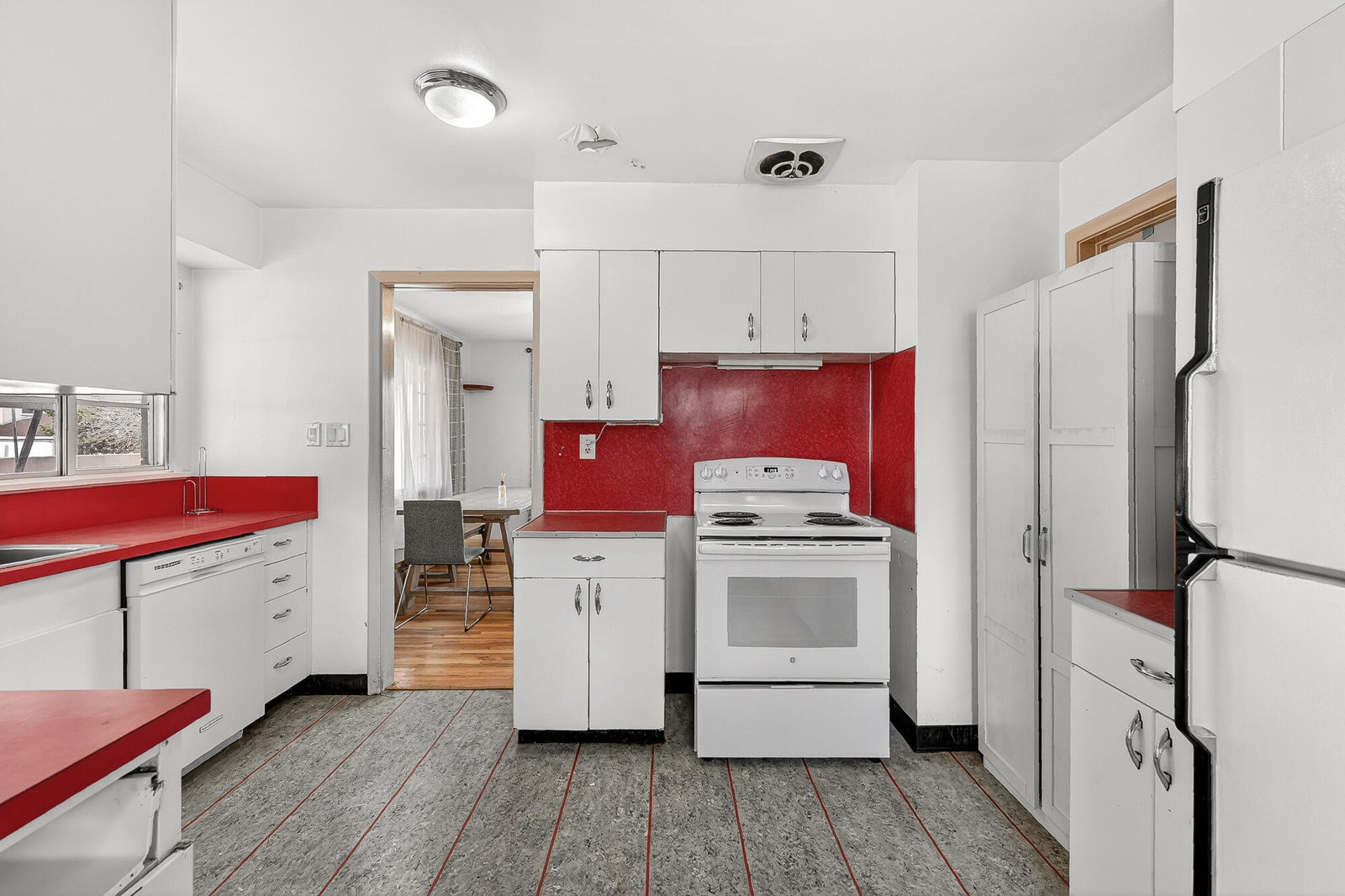 160 E McArthur Ave, Cedar City, photo 3 of 36