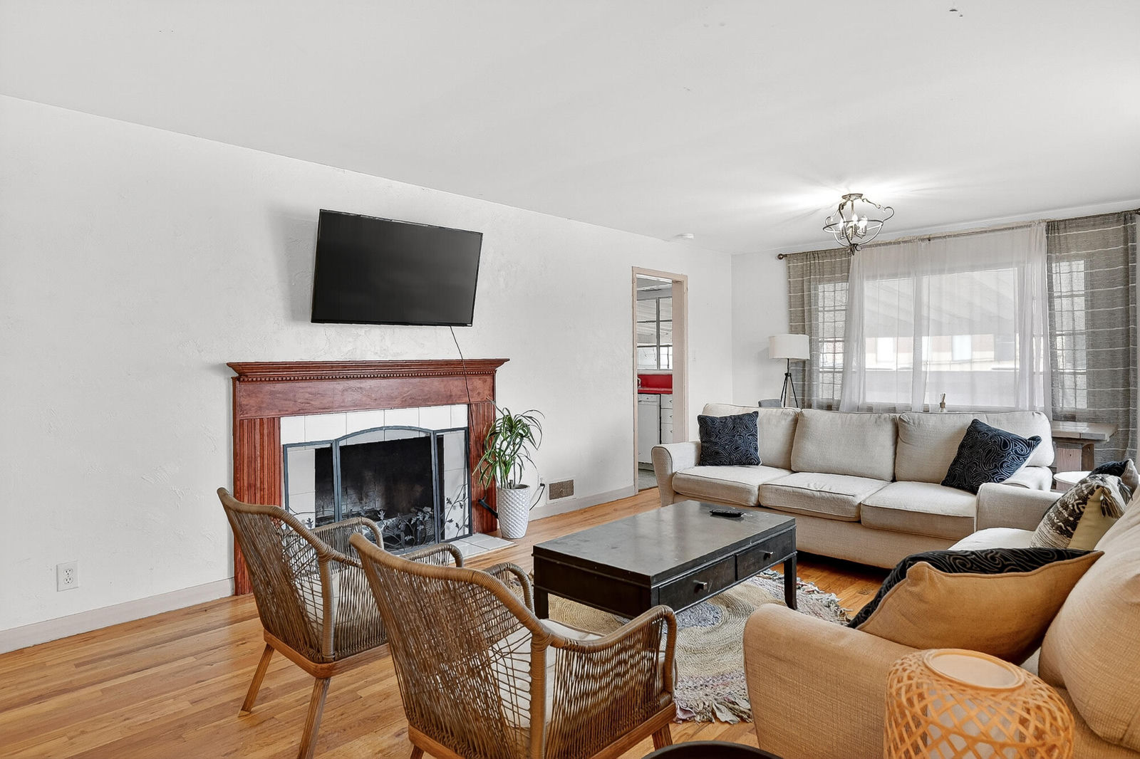 160 E McArthur Ave, Cedar City, photo 8 of 36
