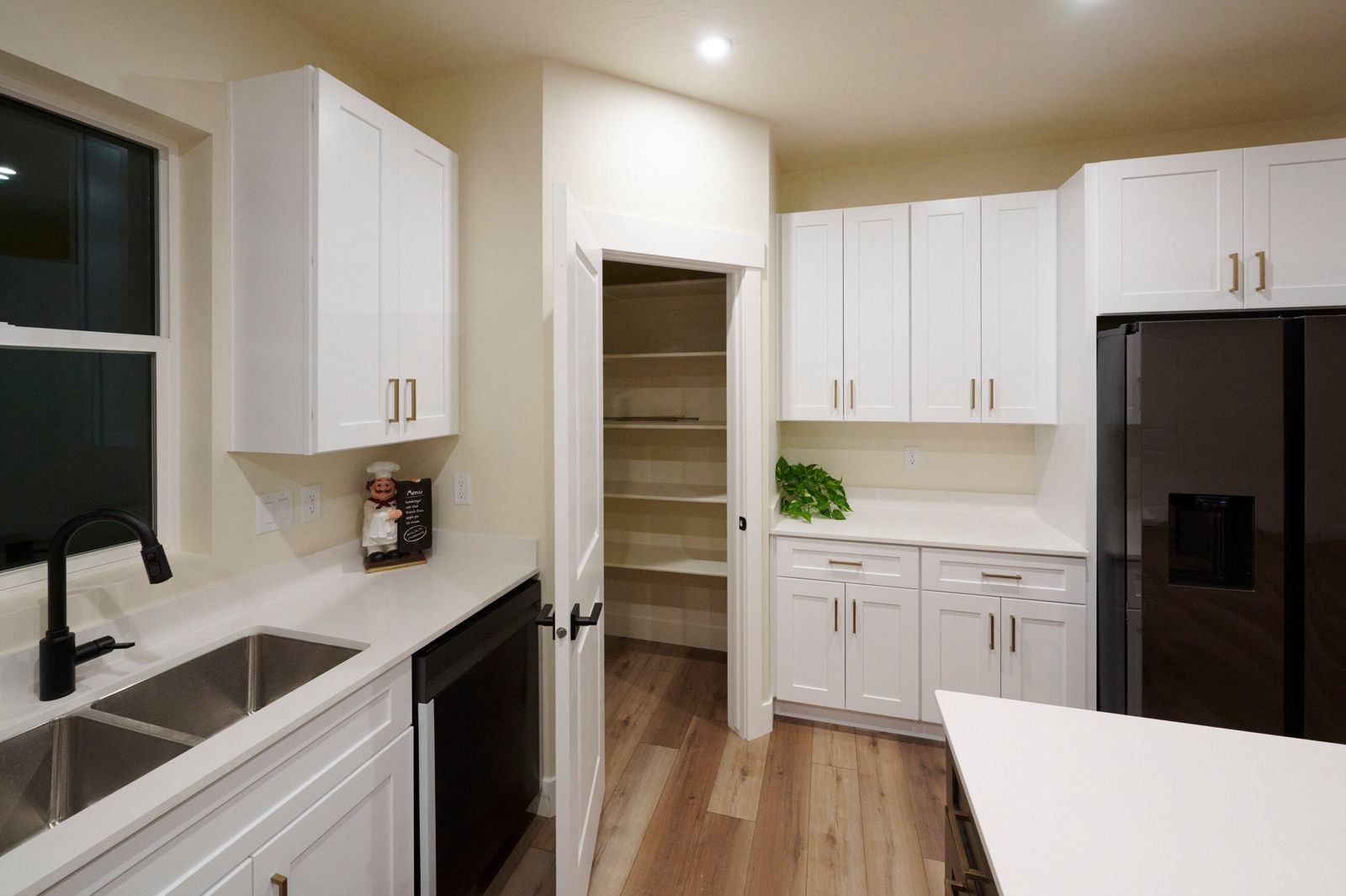 2473 N King ST, Cedar City, photo 7 of 44