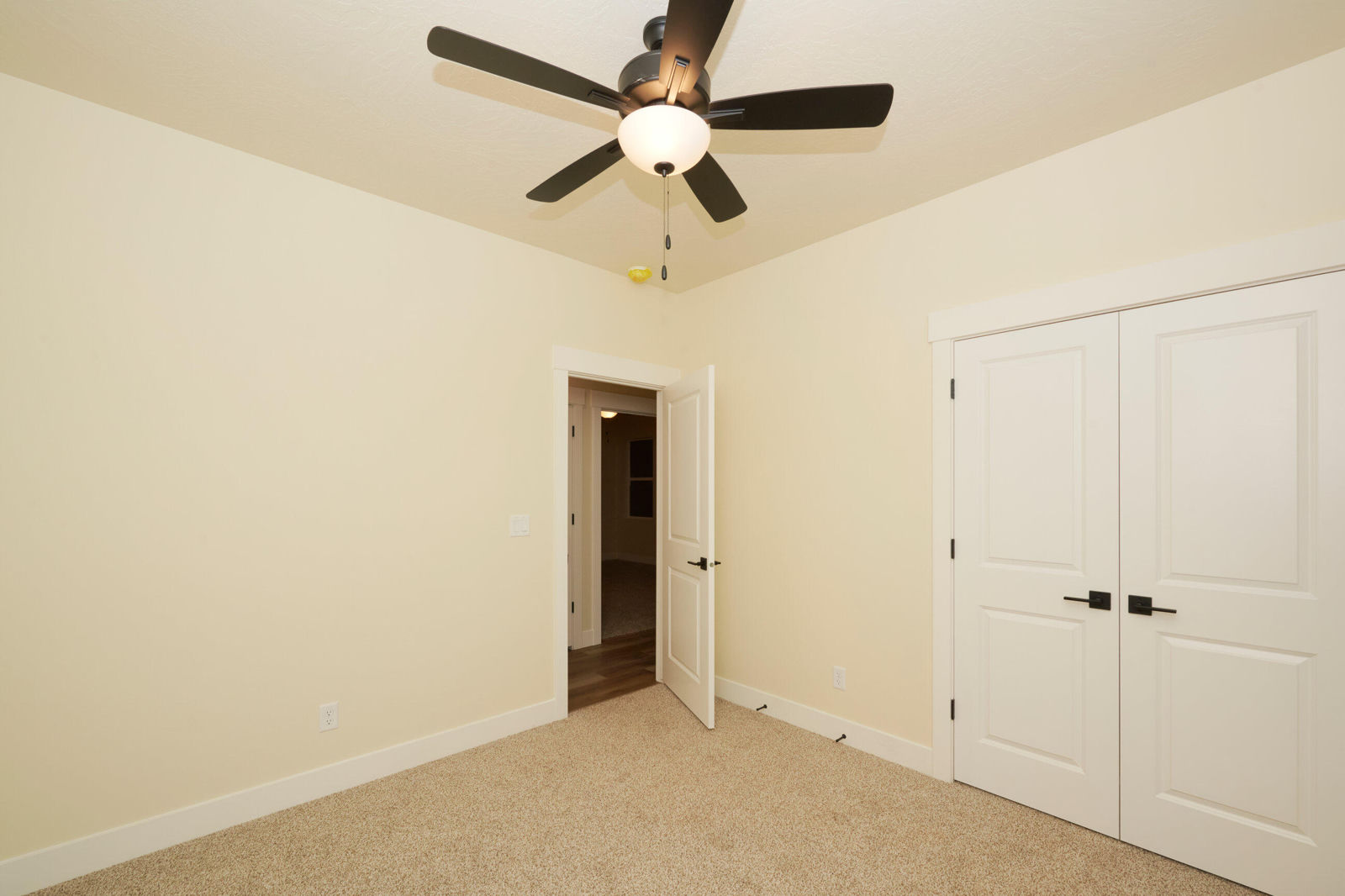 2473 N King ST, Cedar City, photo 9 of 44