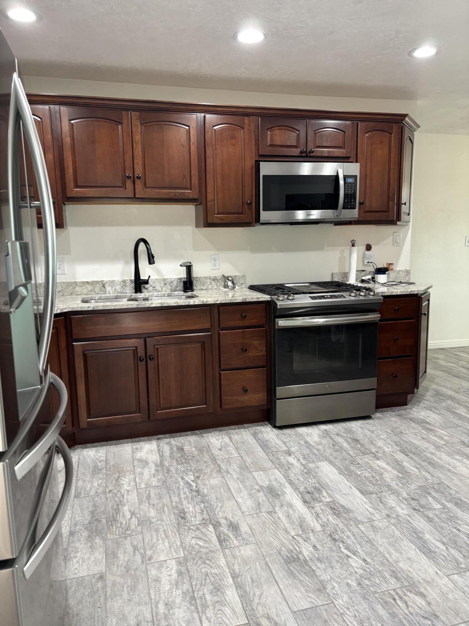 290 W 400 N, Panguitch, photo 4 of 33