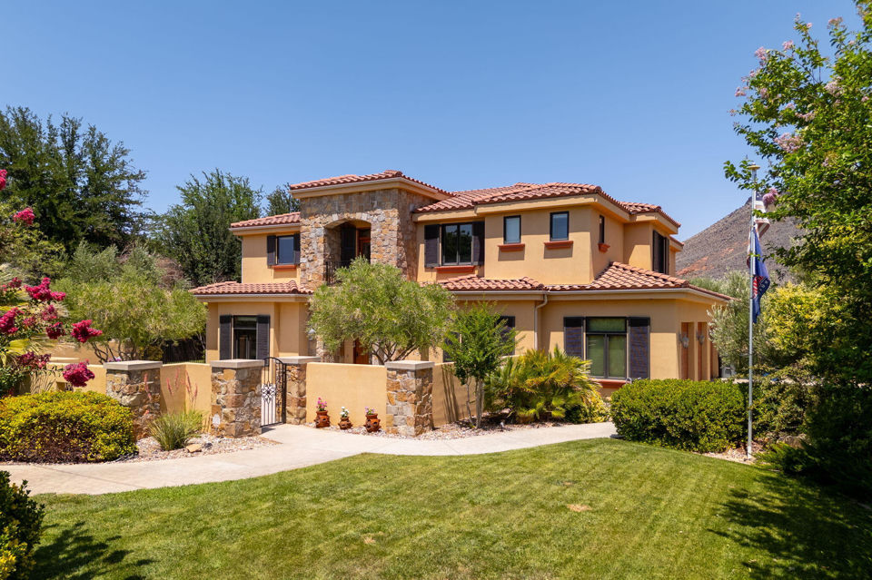 557 S WOODSVIEW CIR, St George