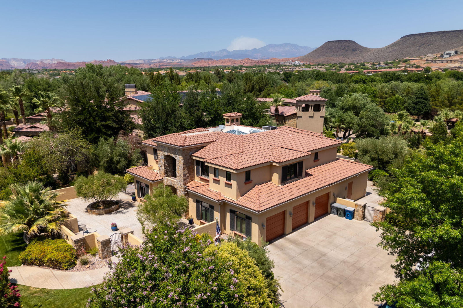 557 S WOODSVIEW CIR, St George, photo 3 of 32