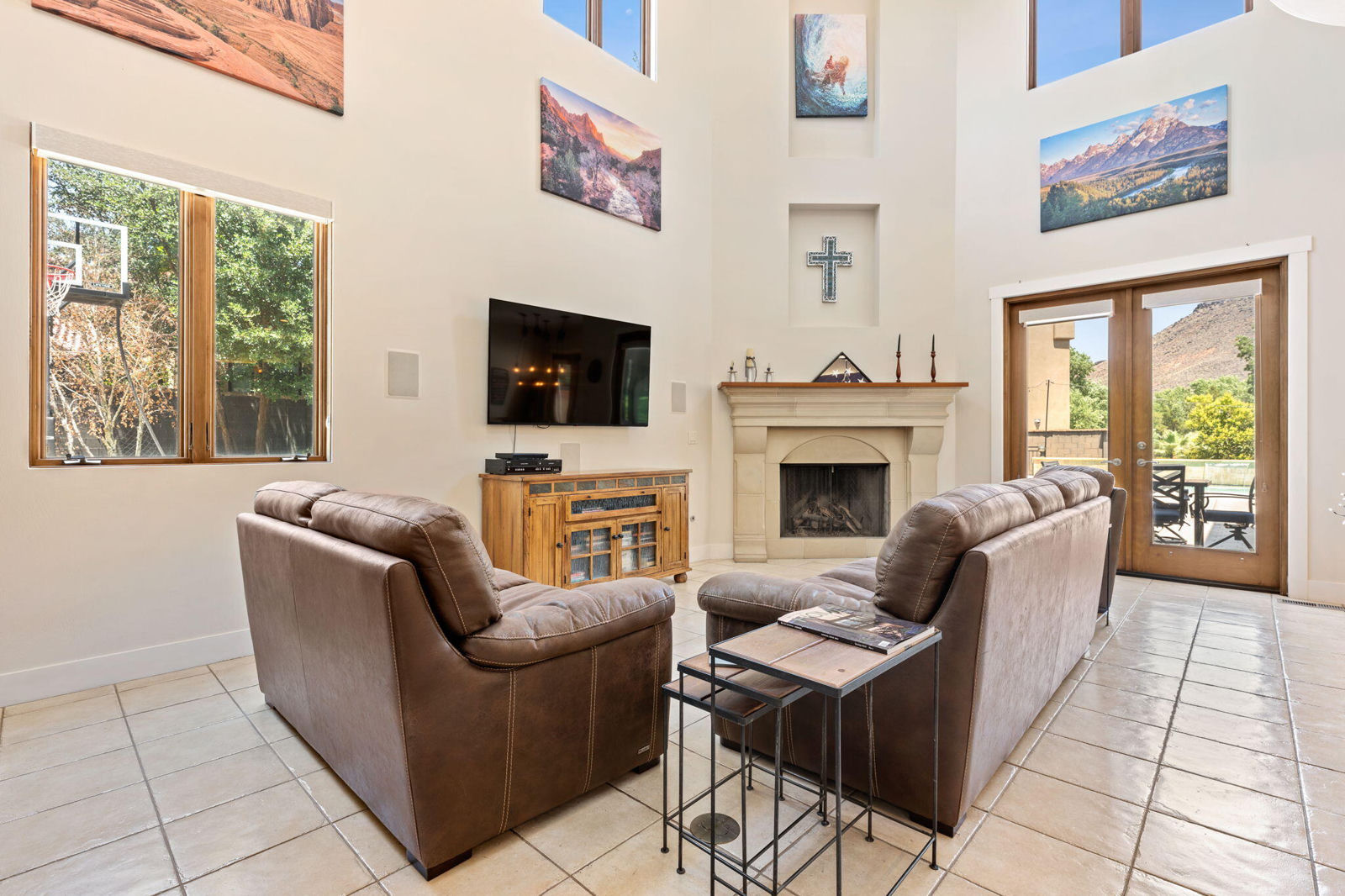 557 S WOODSVIEW CIR, St George, photo 7 of 32