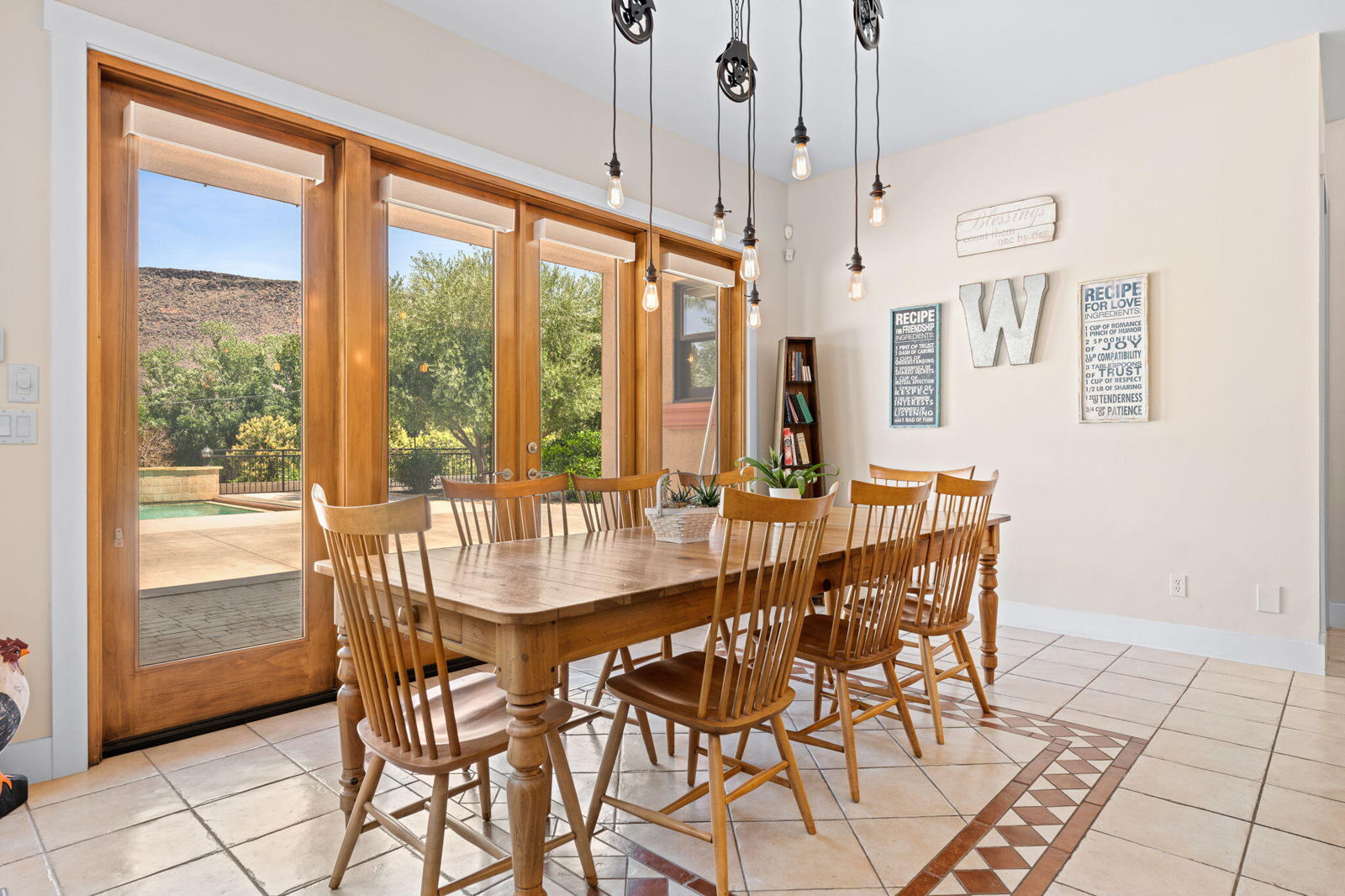 557 S WOODSVIEW CIR, St George, photo 11 of 32