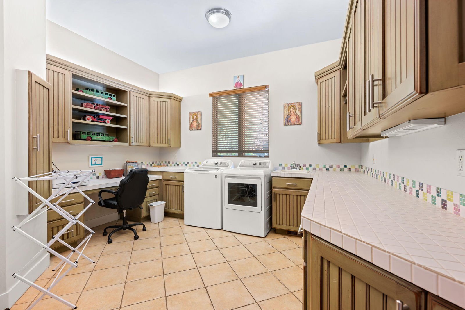 557 S WOODSVIEW CIR, St George, photo 12 of 32