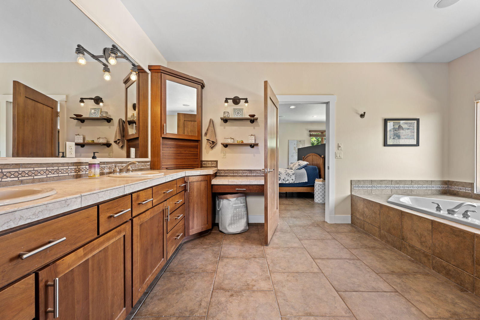 557 S WOODSVIEW CIR, St George, photo 19 of 32