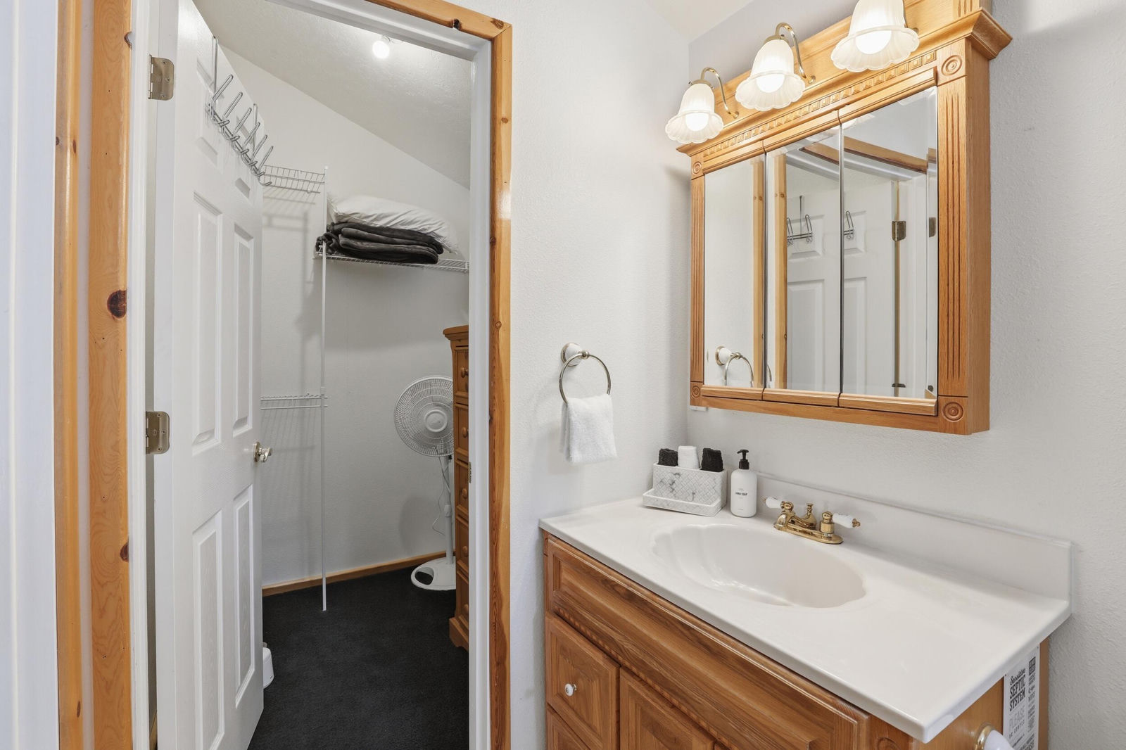 3375 N Arapaho DR, Duck Creek Village, photo 11 of 48