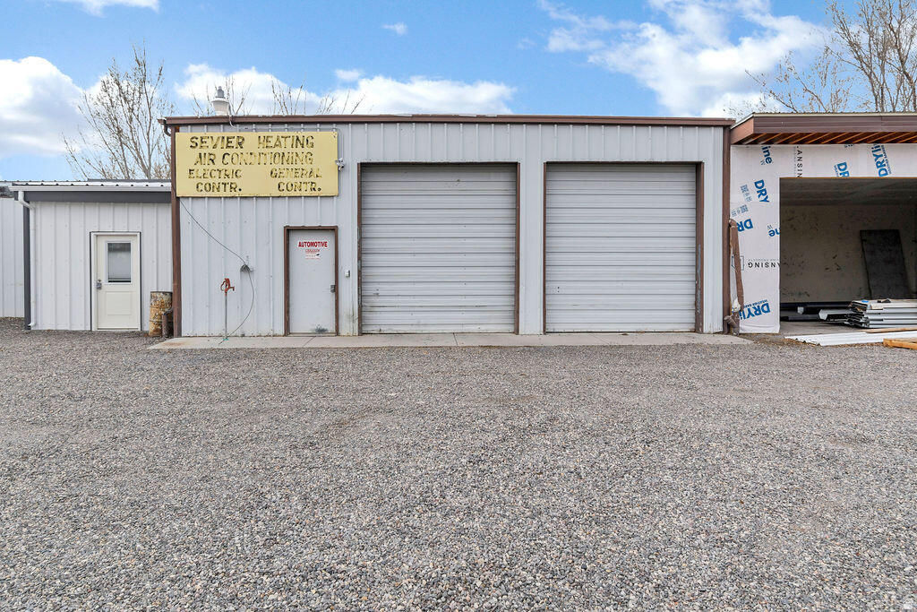 46 S Center ST, Elsinore, photo 4 of 68