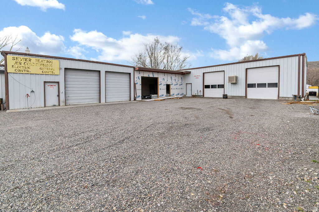 46 S Center ST, Elsinore, photo 5 of 68