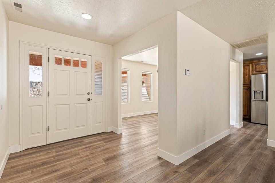 1892 N Golden Delicious Dr, Apple Valley, photo 7 of 58