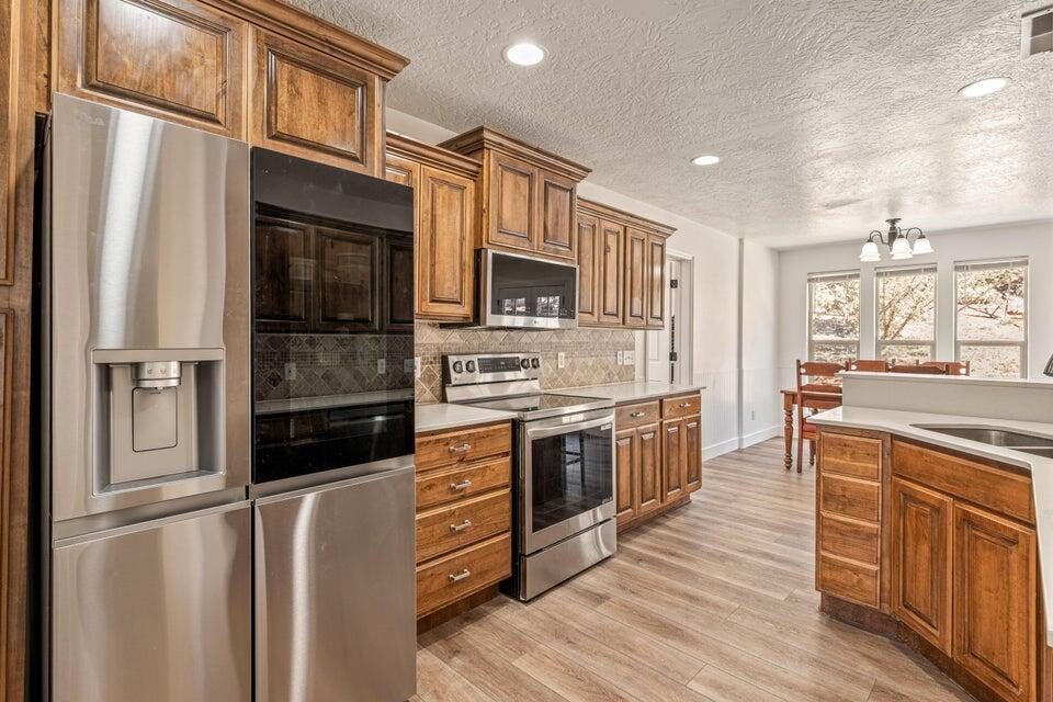 1892 N Golden Delicious Dr, Apple Valley, photo 11 of 58