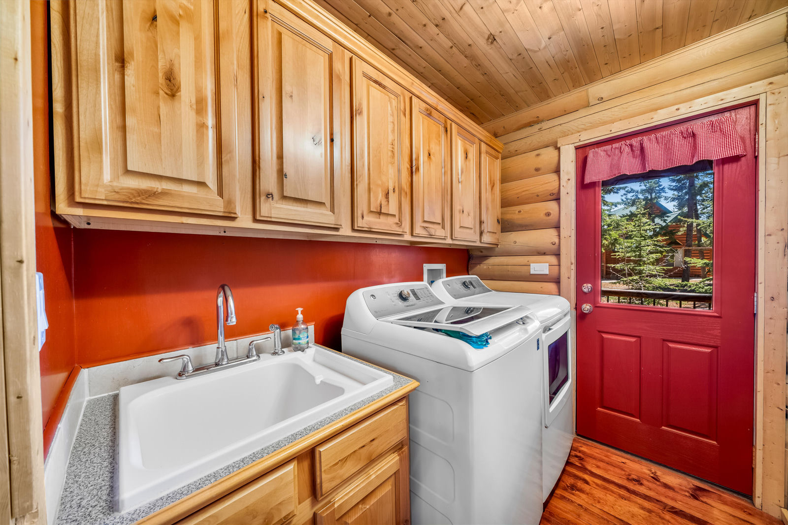 1390 E Ruger LN, Duck Creek Village, photo 13 of 30