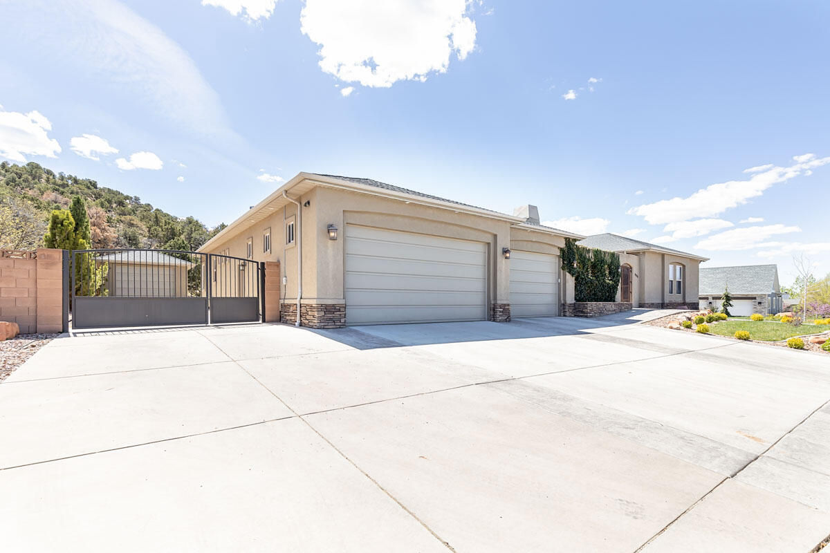 888 E Fiddlers Canyon RD, Cedar City, photo 4 of 74
