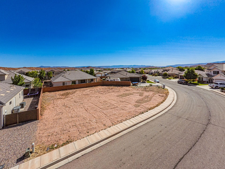 422 E Saddleback RD, 44, Washington