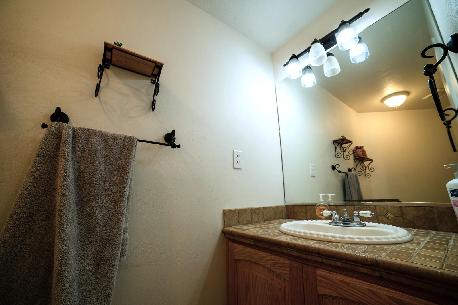 123 S Rachel LN, New Harmony, photo 18 of 51