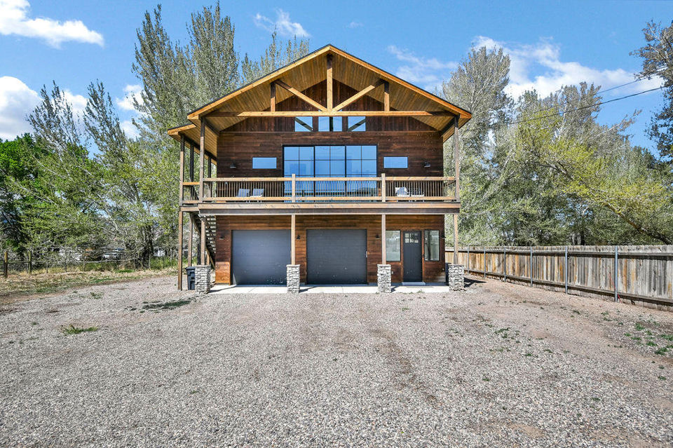 275 N 400 E, Annabella