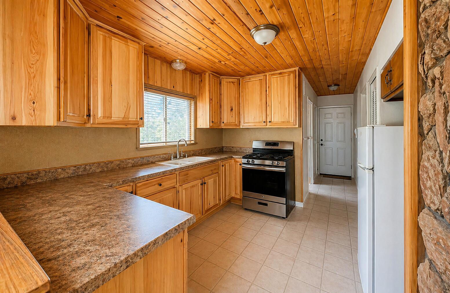 440 S Inspiration DR, Duck Creek Village, photo 14 of 38