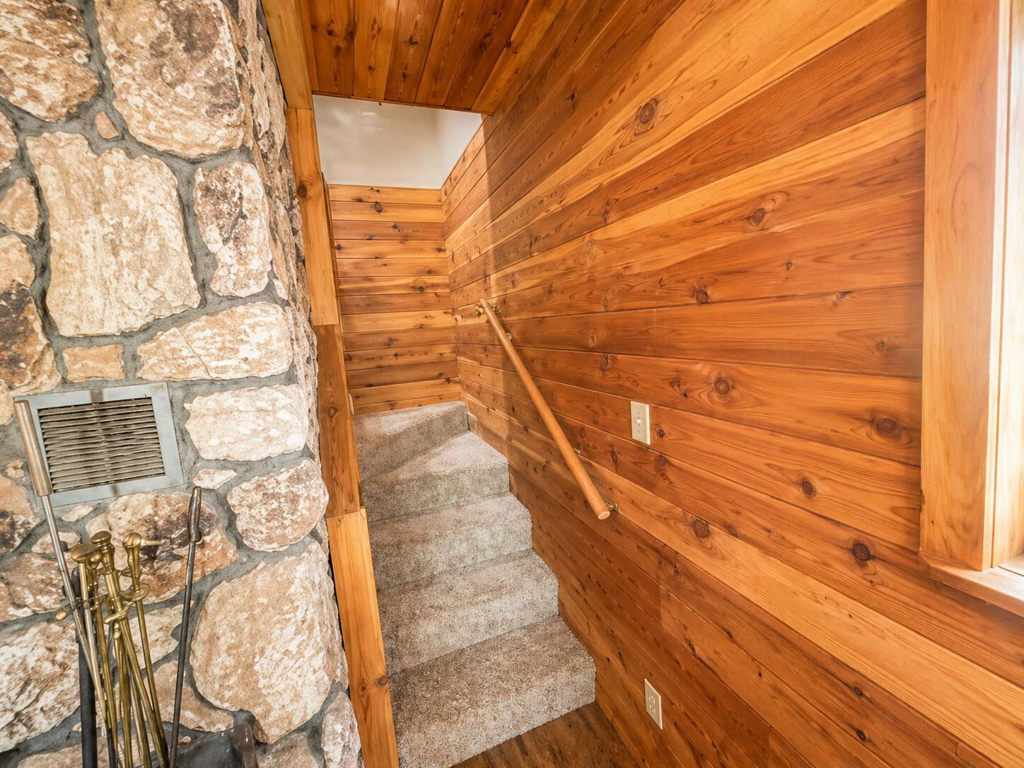 440 S Inspiration DR, Duck Creek Village, photo 23 of 38
