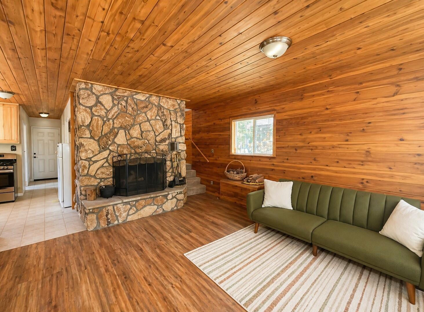 440 S Inspiration DR, Duck Creek Village, photo 8 of 38