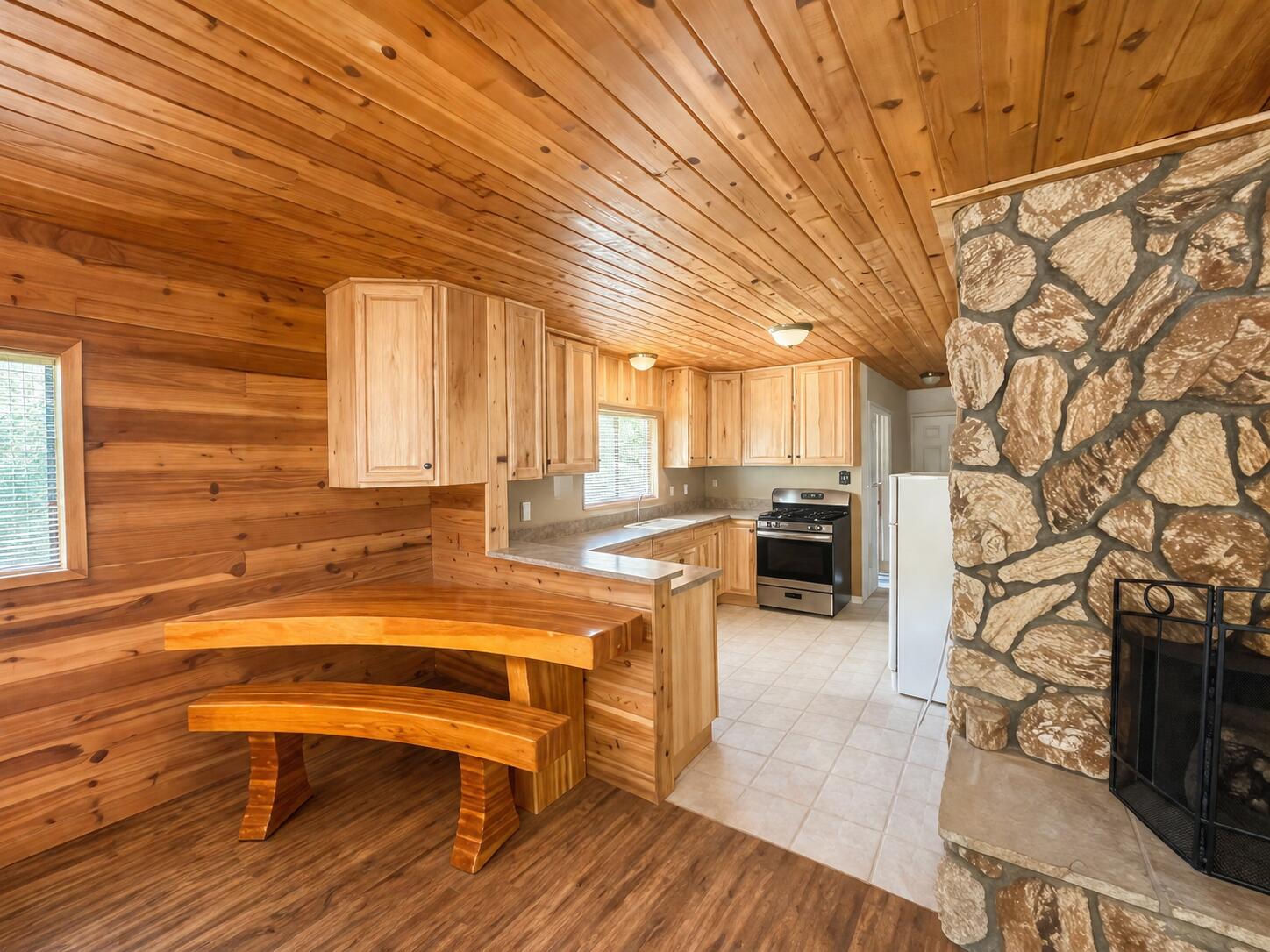 440 S Inspiration DR, Duck Creek Village, photo 9 of 38