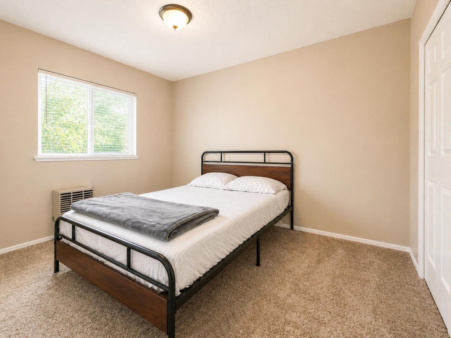 440 S Inspiration DR, Duck Creek Village, photo 16 of 38