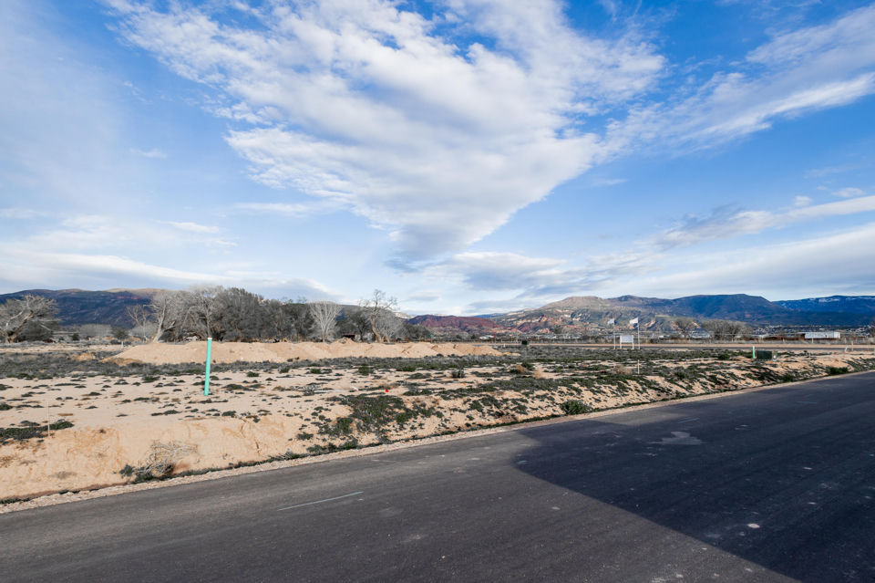 2432 N Locust ST, Cedar City, photo 2