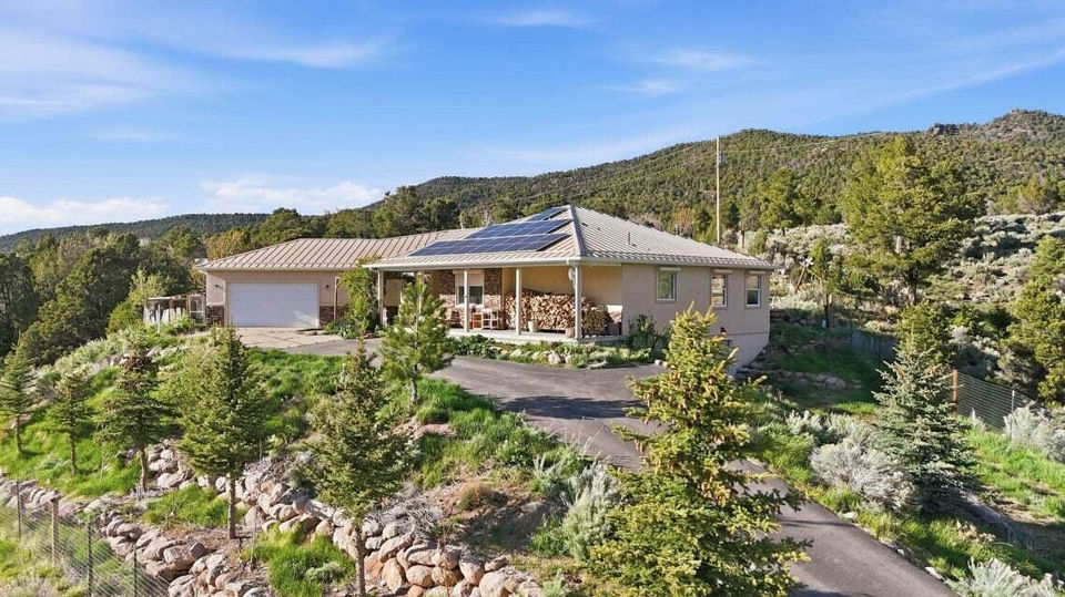 1001 E PINE VALLEY RD, Pine Valley