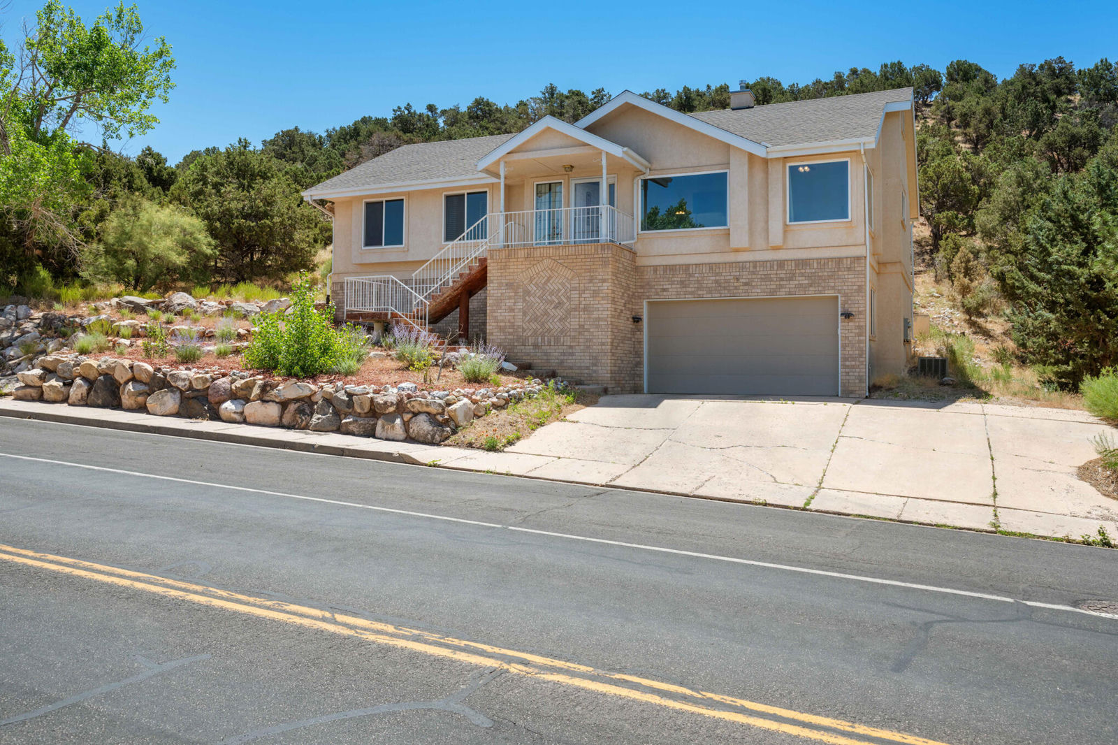 790 E Fiddlers Canyon RD, Cedar City, photo 2 of 36