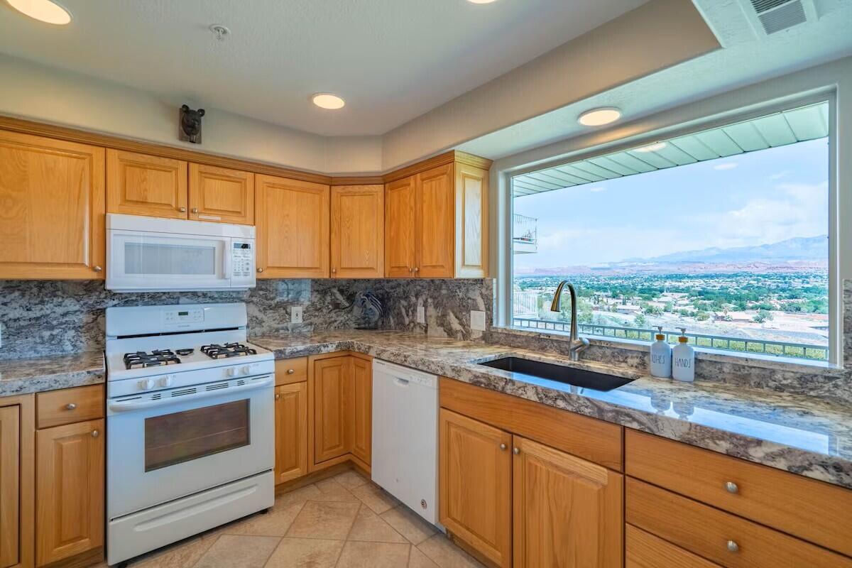 1845 W Canyon View DR, 608, St George, photo 5 of 26