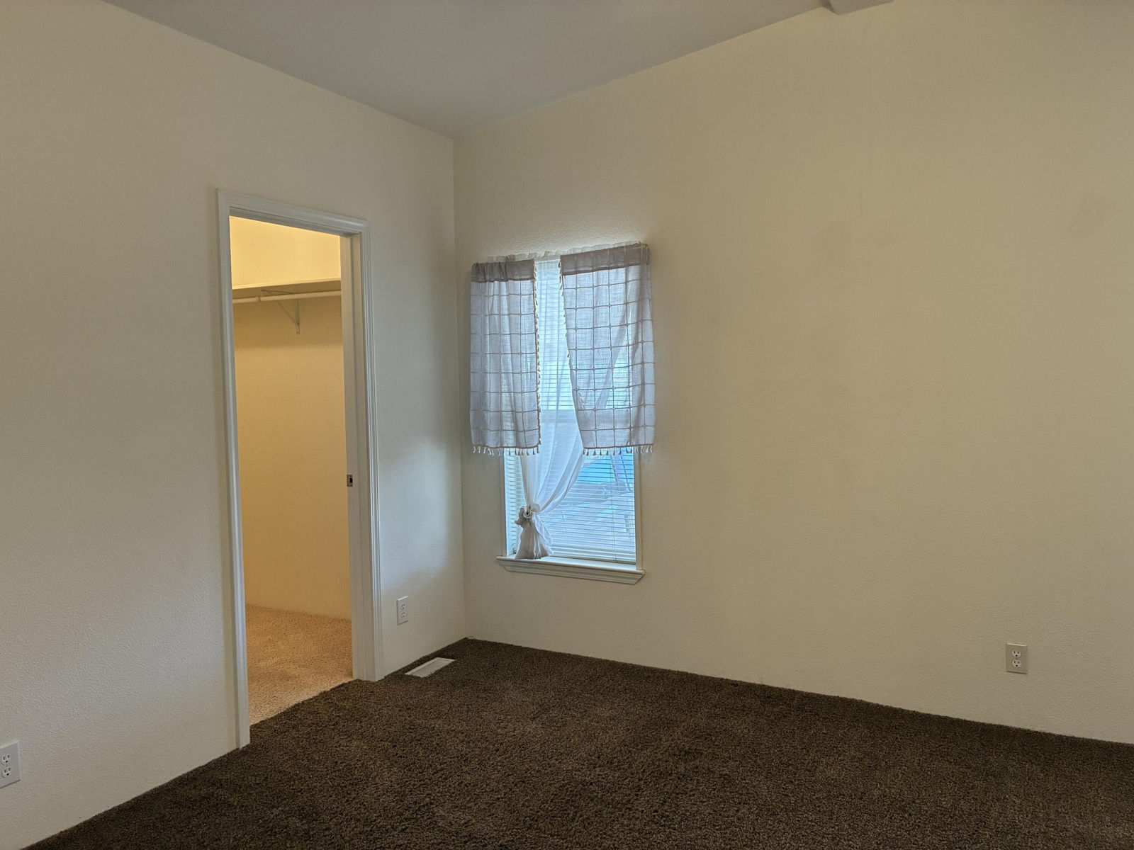 3825 W 20 N, Hurricane, photo 7 of 46