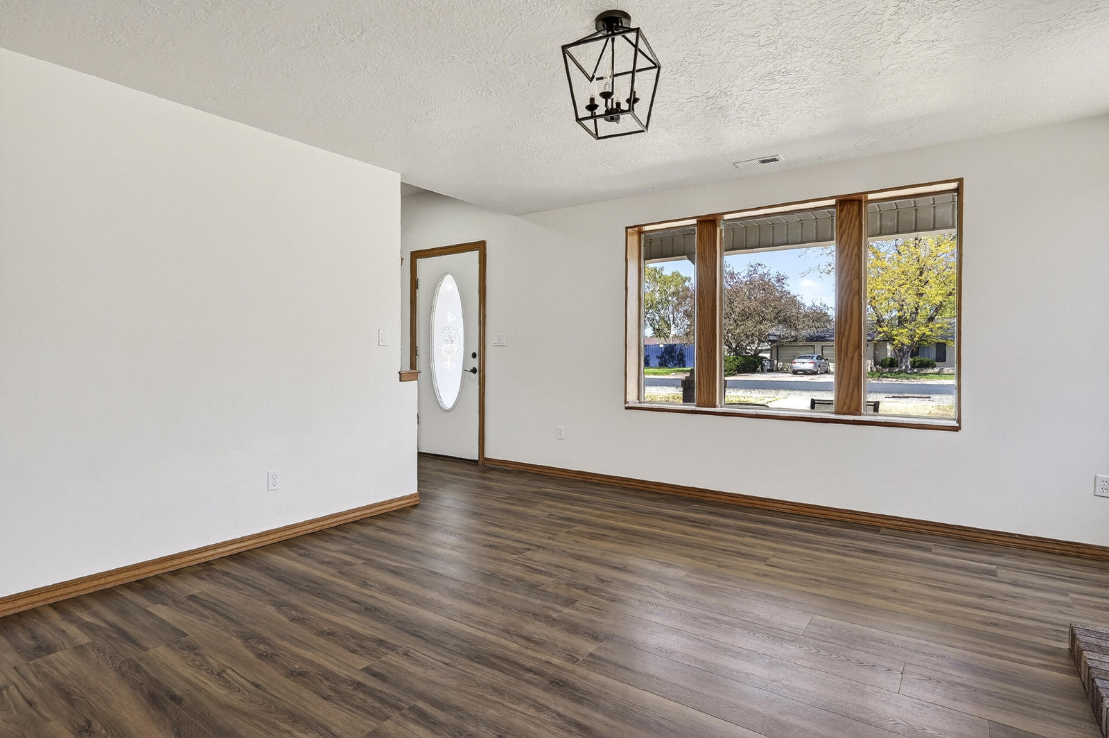 124 S 100 West ST, Enterprise, photo 6 of 59