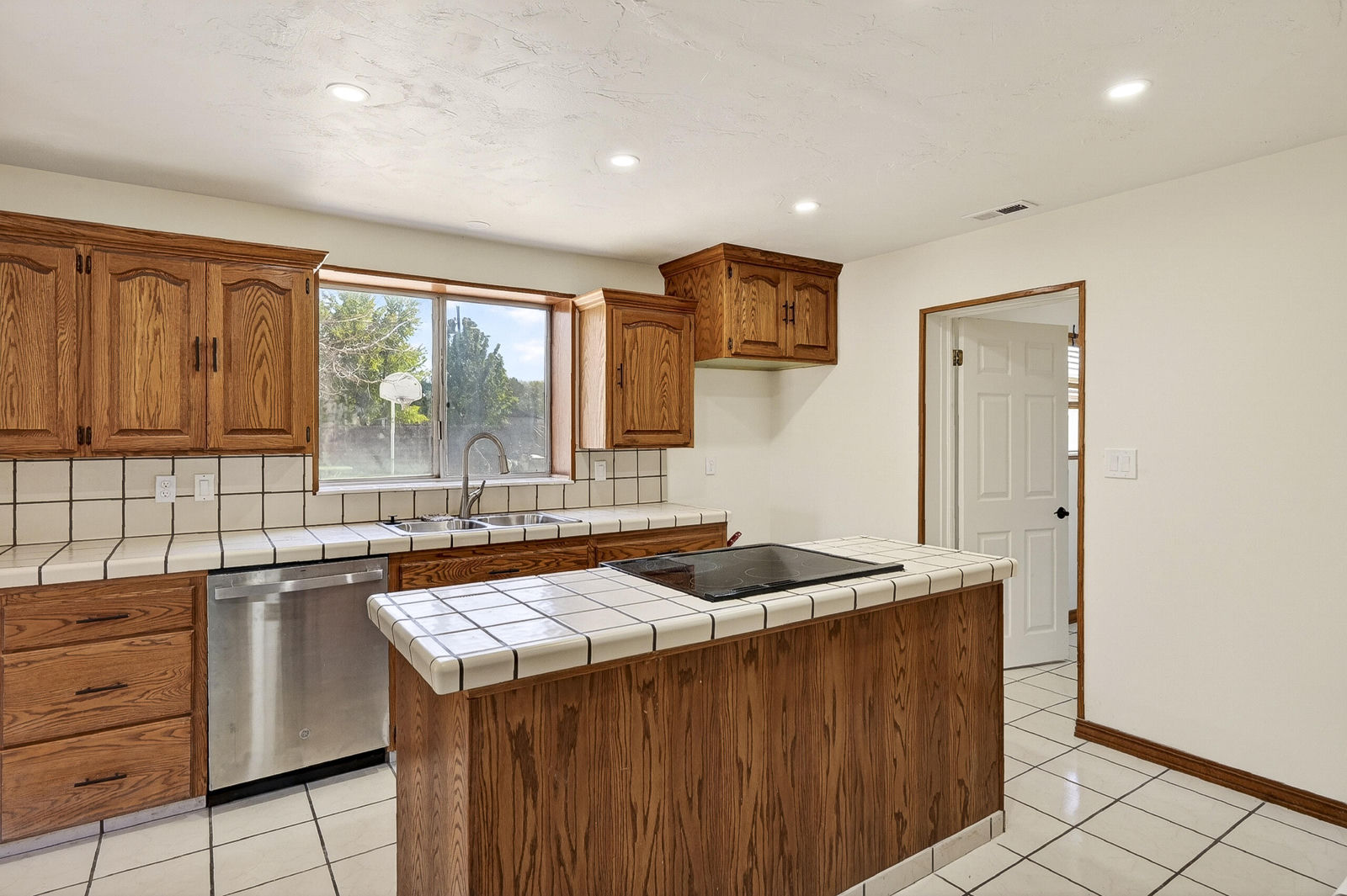 124 S 100 West ST, Enterprise, photo 10 of 59