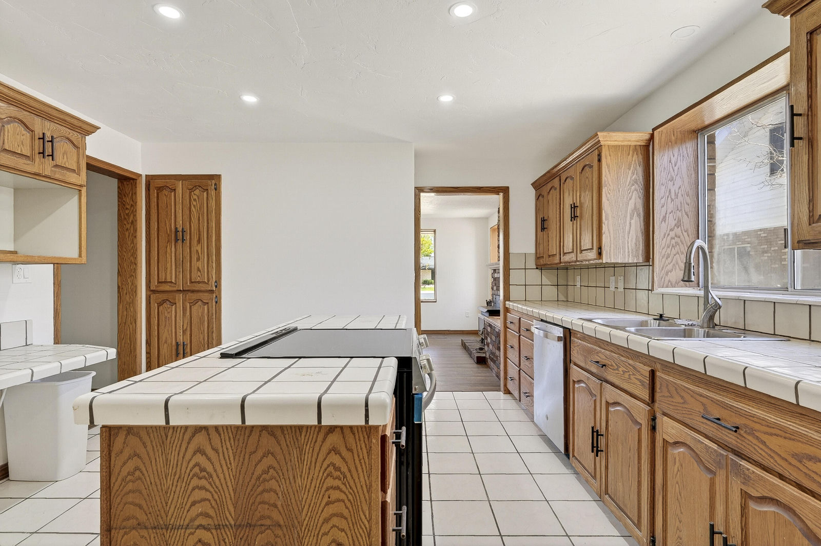 124 S 100 West ST, Enterprise, photo 13 of 59