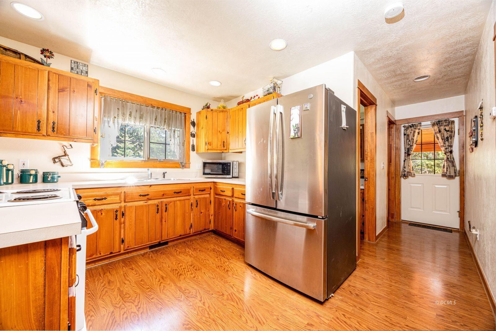 795 E Cedar Mountain DR, Duck Creek Village, photo 9 of 50