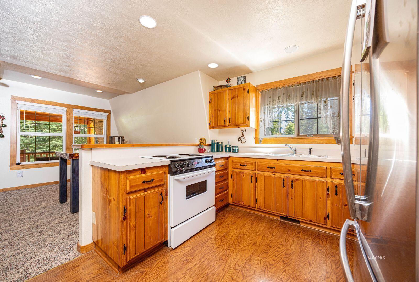 795 E Cedar Mountain DR, Duck Creek Village, photo 10 of 50