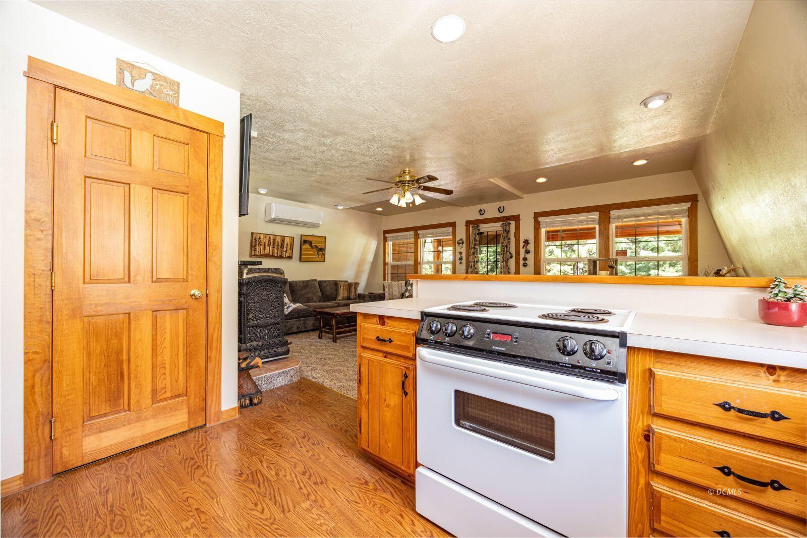 795 E Cedar Mountain DR, Duck Creek Village, photo 16 of 50