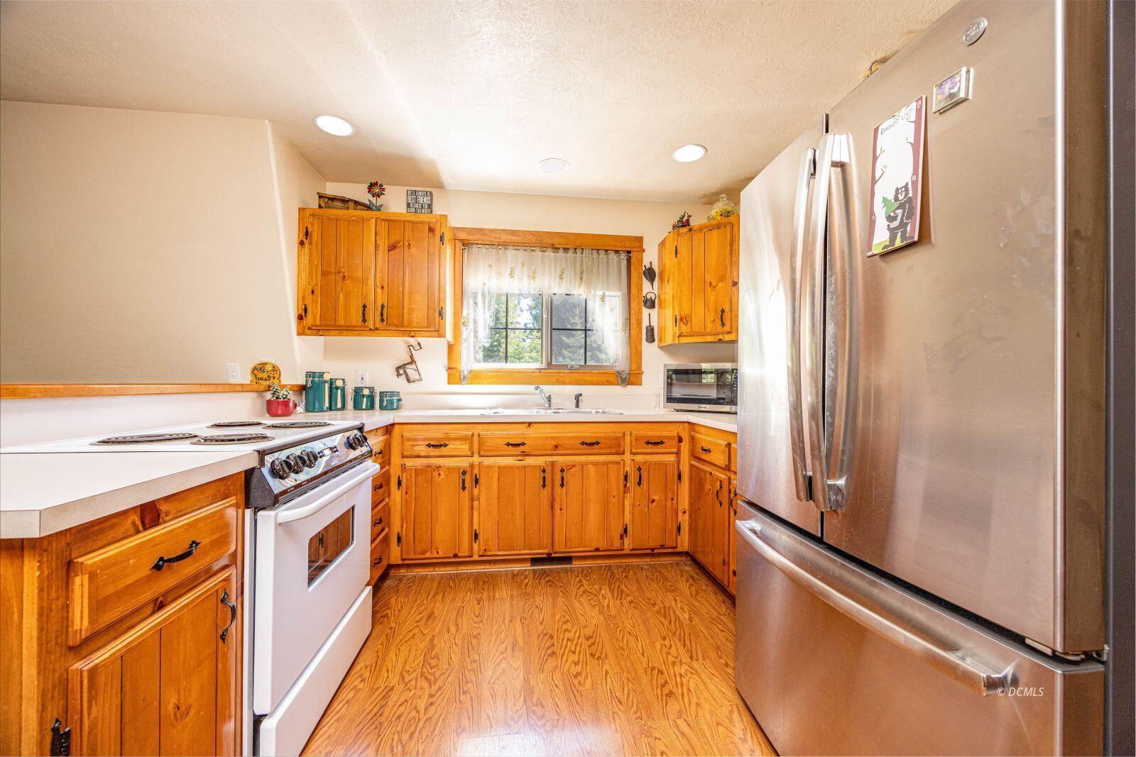 795 E Cedar Mountain DR, Duck Creek Village, photo 17 of 50