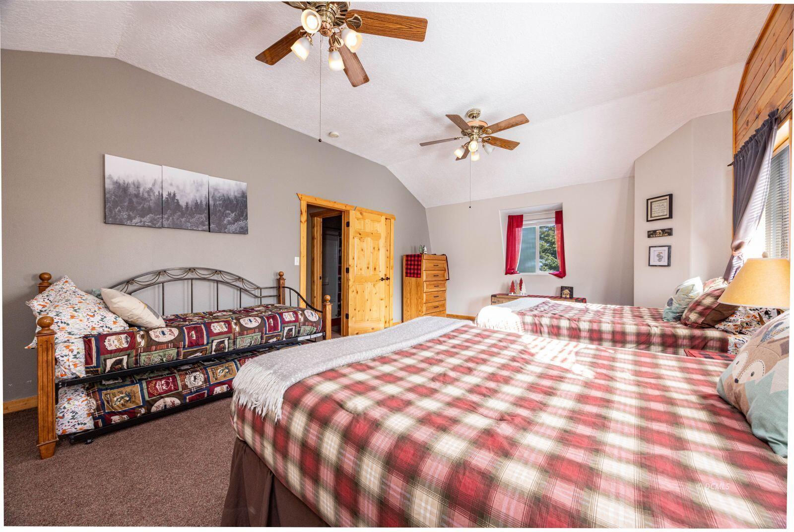 240 E Rim RD, Duck Creek Village, photo 18 of 44