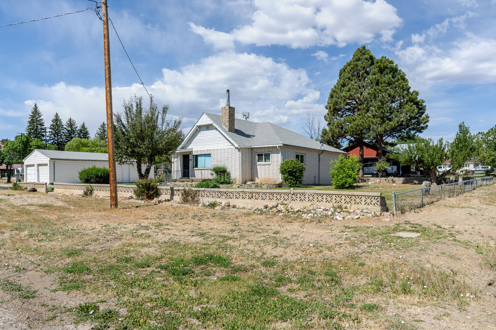 81 N 200 W, Tropic, photo 3 of 43