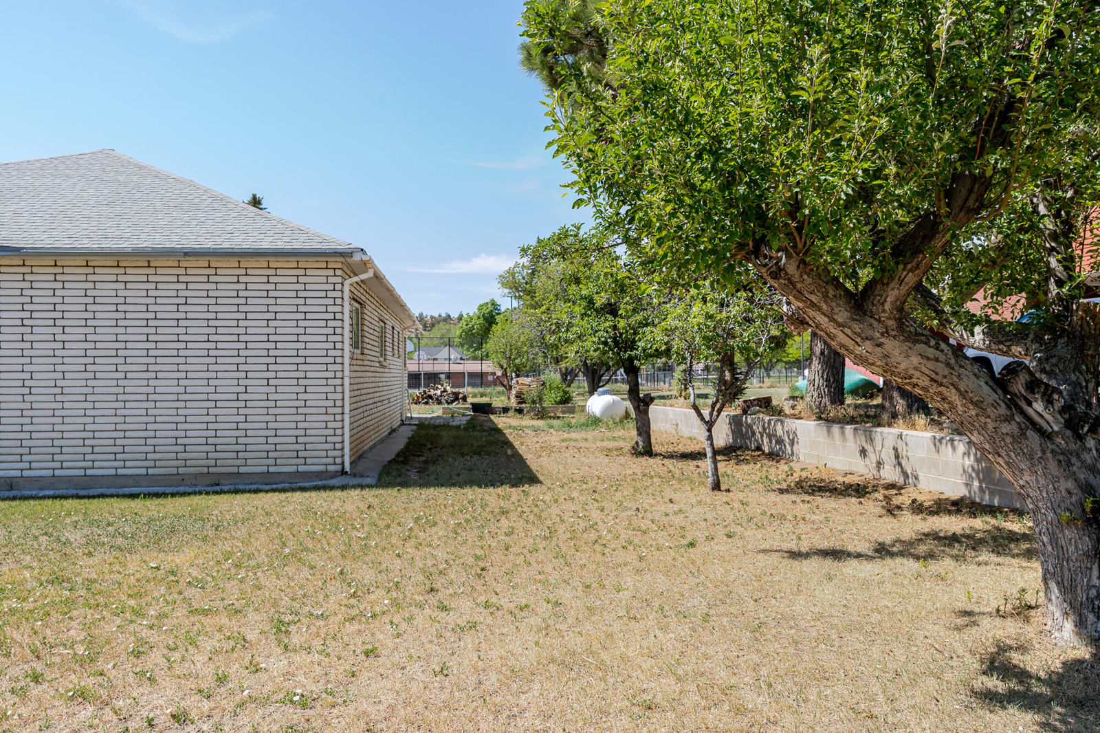 81 N 200 W, Tropic, photo 35 of 43