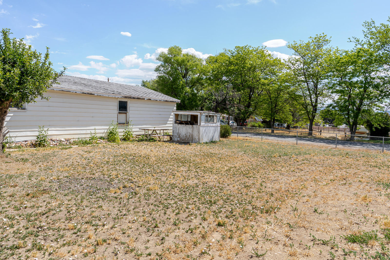 81 N 200 W, Tropic, photo 43 of 43
