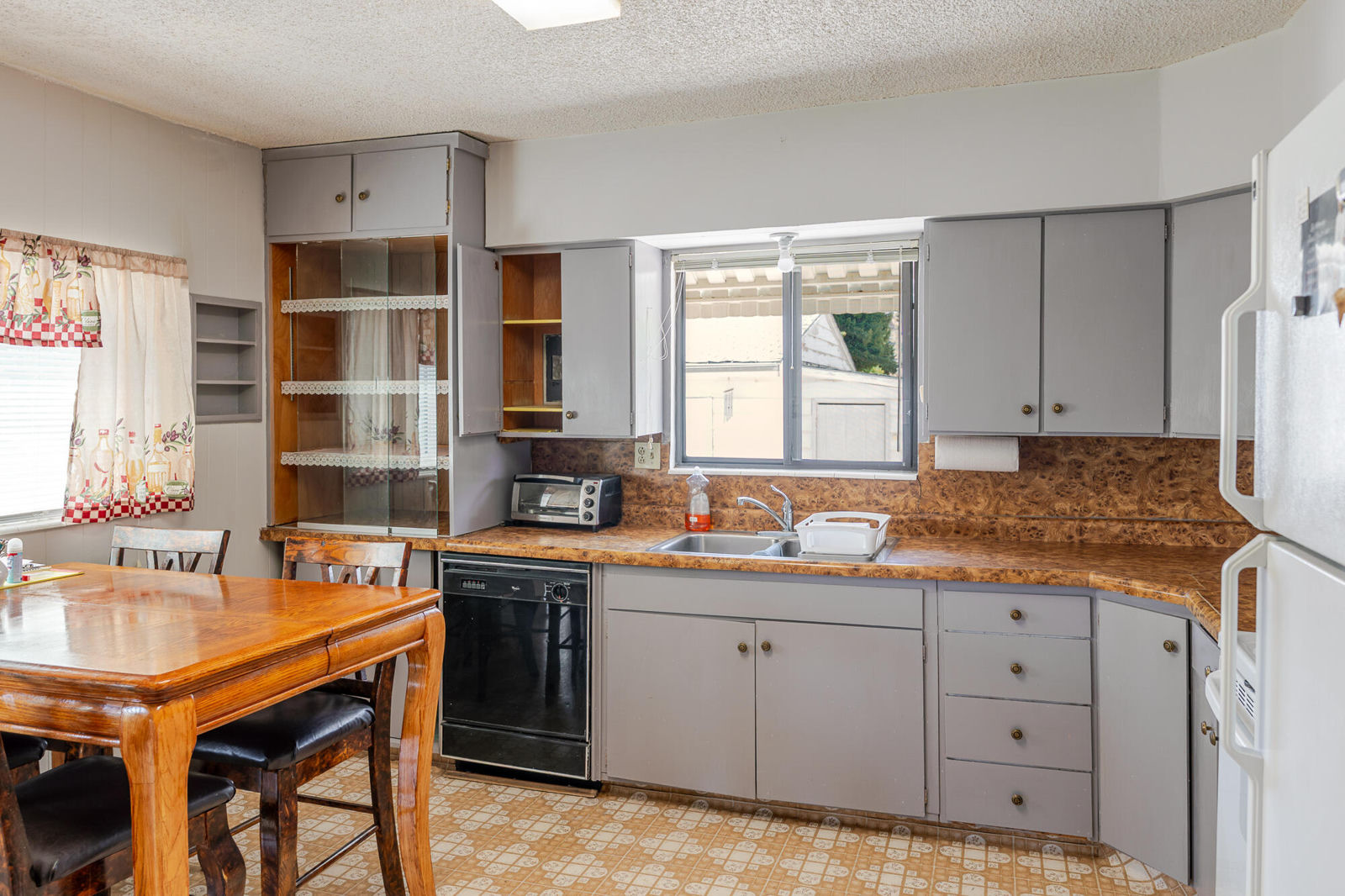 81 N 200 W, Tropic, photo 13 of 43