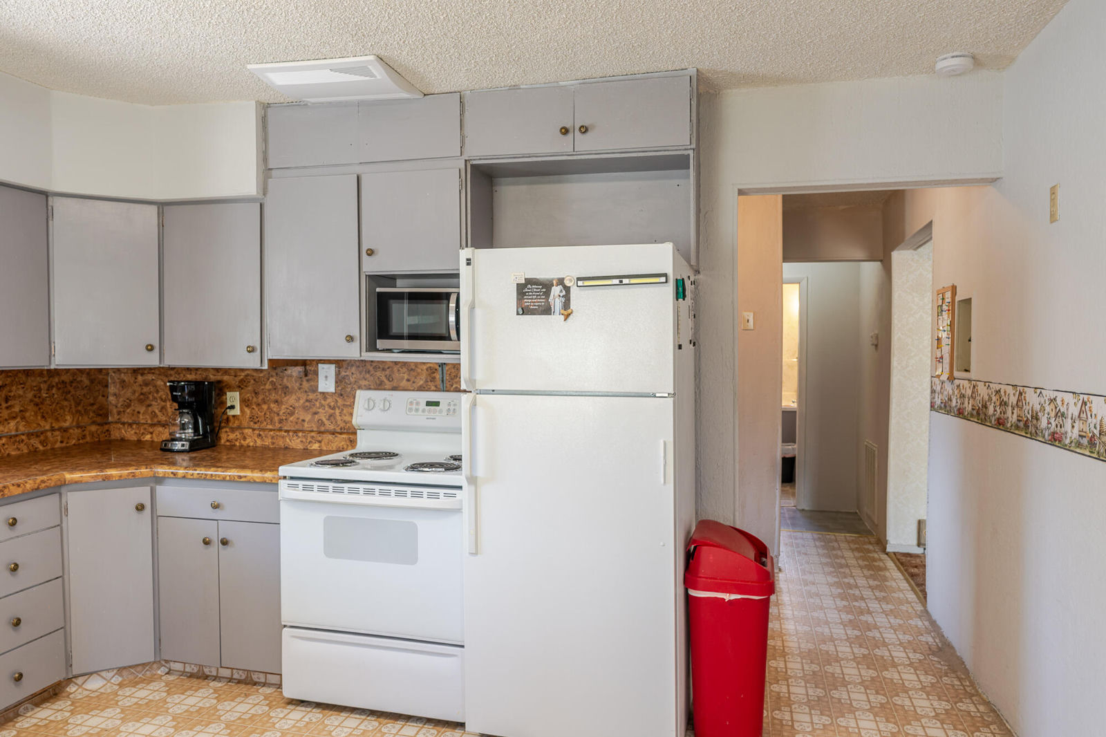 81 N 200 W, Tropic, photo 14 of 43