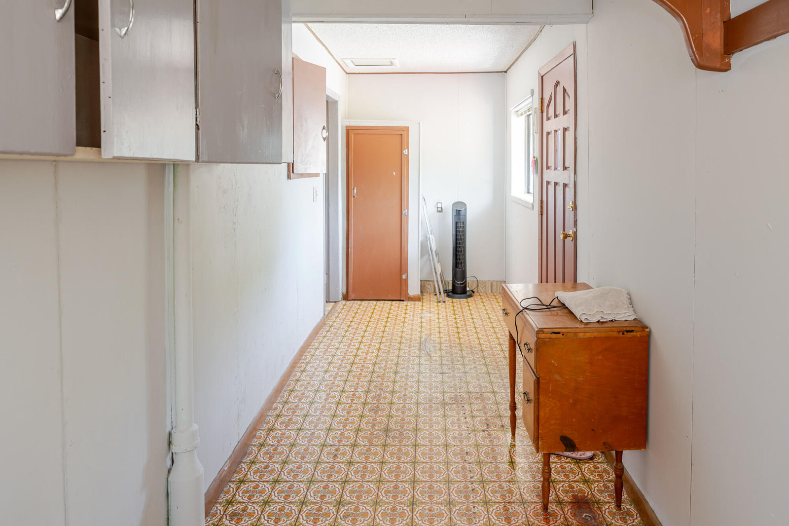 81 N 200 W, Tropic, photo 16 of 43